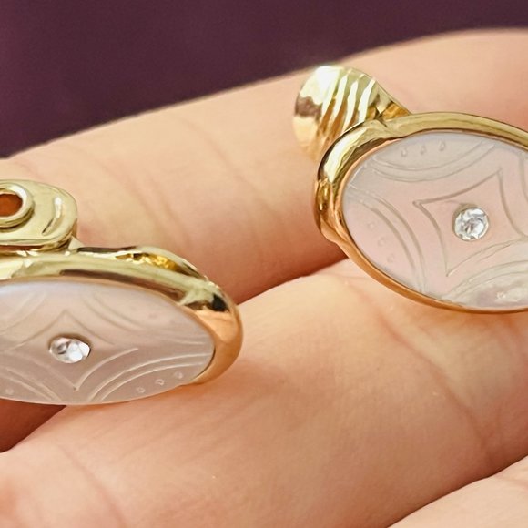 Vintage MONET Natural Rainbow Mother of Pearl Shell Clip Earrings w/Rhinestone - Picture 4 of 5